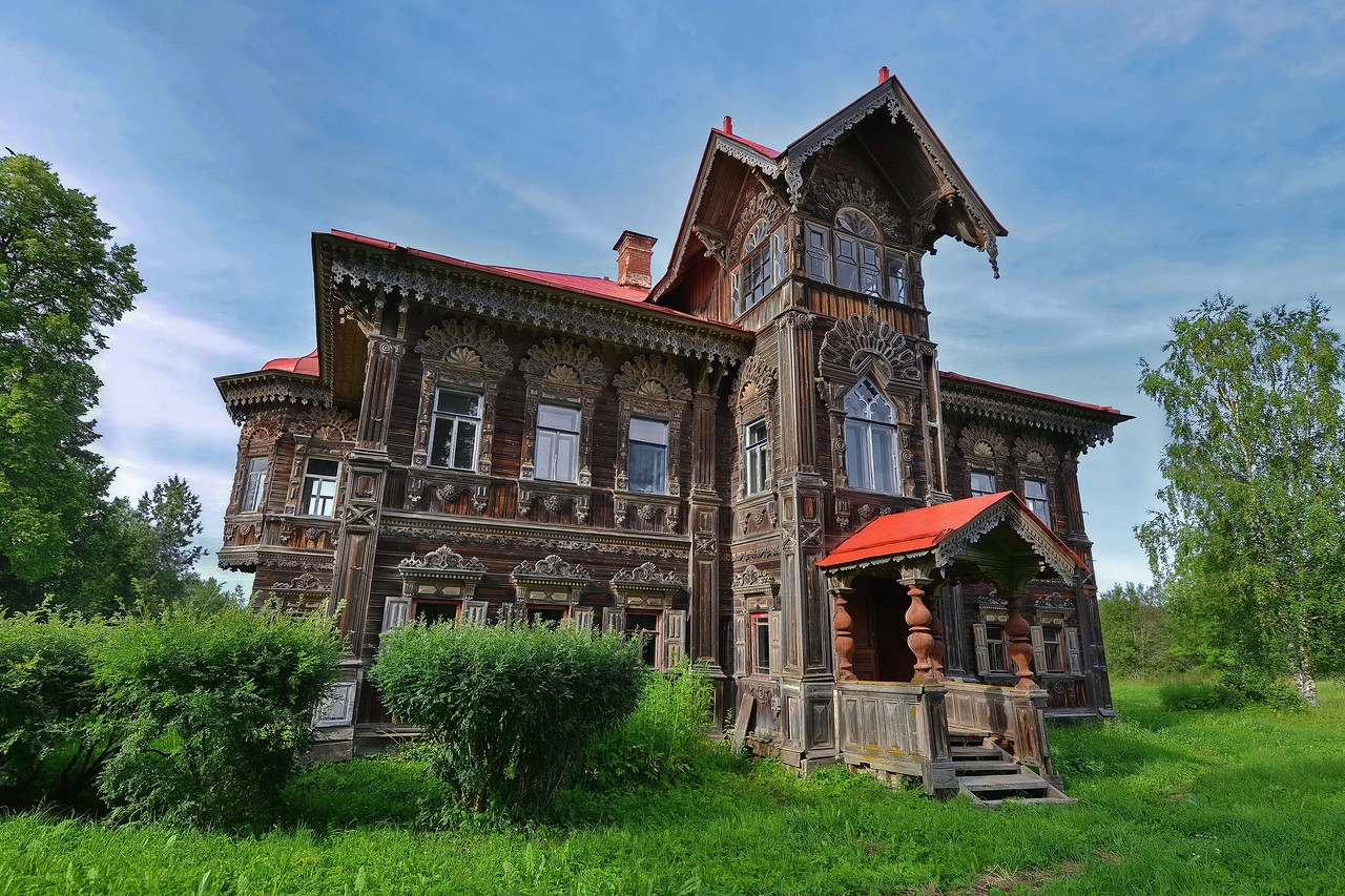 Сибирские хоромы. Терем. Костромская область, дер. Погорелово.. Чухлома Терем Погорелово. Терем в Погорелово Костромской области. Погорелово Костромская область особняк Поляшова.